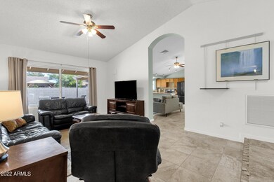 7-web-or-mls-1908-w-manor-st