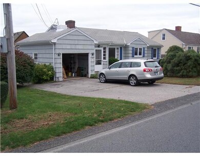 467 Wolcott Ave, Middletown, RI 02842 - photo 2