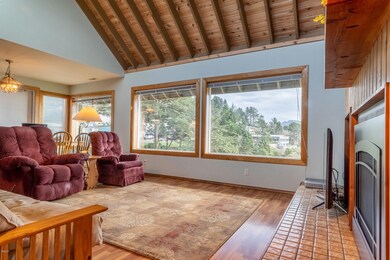 Sunset F-3 Living room