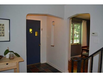 Entry/Foyer.