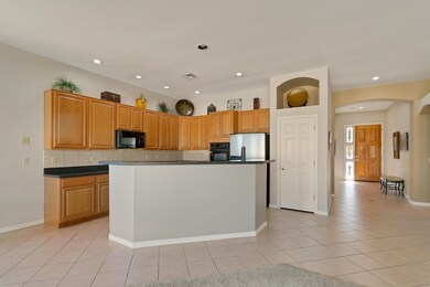 SIT UP BAR OFF KITCHEN