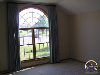 3613 SW Nicholas Ct, Topeka, KS 66610 - photo 7