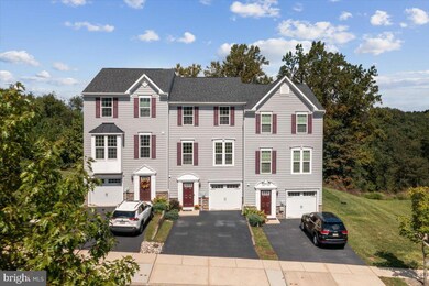 1821 Honeysuckle Ct, Downingtown, PA 19335 - photo 2