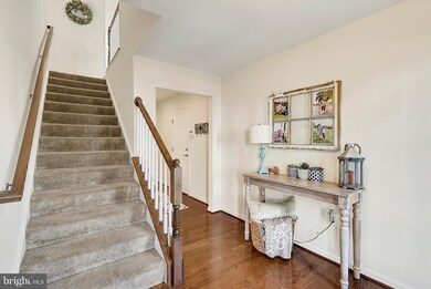 8215 Heritage Crossing Ct, Manassas, VA 20109 - photo 2
