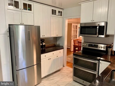 411 Chestnut Ave, Washington Grove, MD 20880 - photo 4