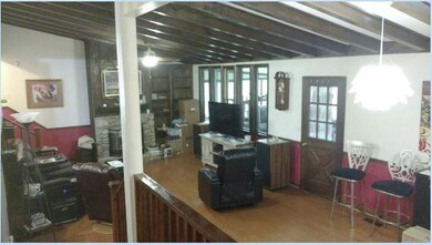 900 Johnson Court (living room)