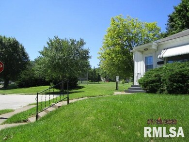 2404 N Myrtle St, Davenport, IA 52804 - photo 4