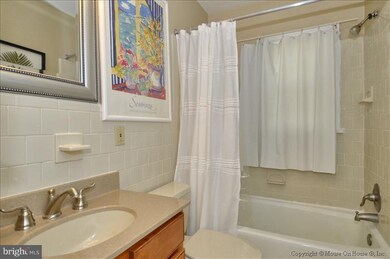 11511 Regnid Dr, Silver Spring, MD 20902 - photo 2