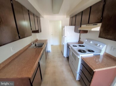 2236 Castle Rock Square unit 11C, Reston, VA 20191 - photo 4