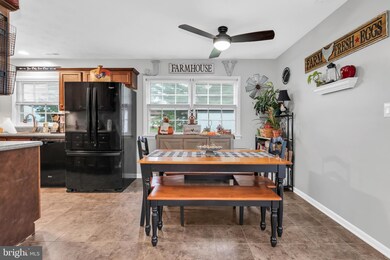 465 Walton St, Strasburg, VA 22657 - photo 6