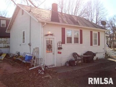 216 Keokuk St, Lincoln, IL 62656 - photo 3