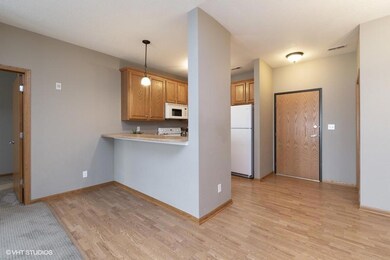 04_2435-Aspen-Road_Unit-103_2004_Web