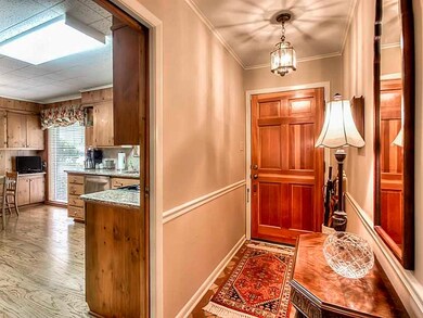Entry/Foyer.