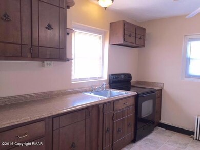 450 Shook Ave unit 1st floor, Stroudsburg, PA 18360 - photo 3