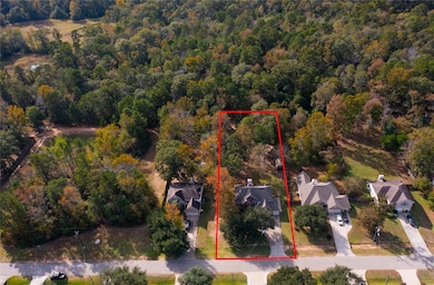 Five minutes from Grand Central Park where you'll find Starbucks, Kroger Marketplace, Ross, Marshalls, Dicks, Home Goods, Chic fil a, Whataburger, and so much more!