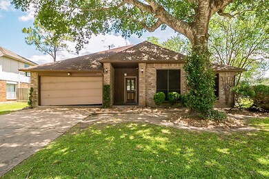 1905 Valero St, Friendswood, TX 77546 - photo 3