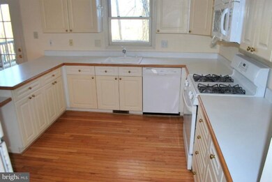 2909 Oakton Crest Place, Vienna, VA 22181 - photo 2