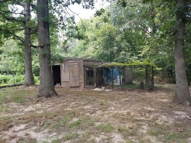 1092 Thief Hollow pic chicken coop