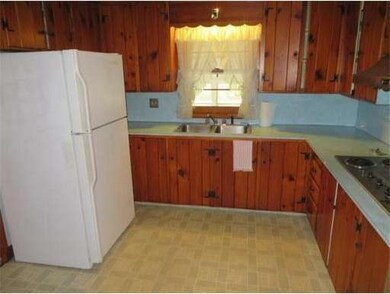 14 Bulkley St, Turners Falls, MA 01376 - photo 3