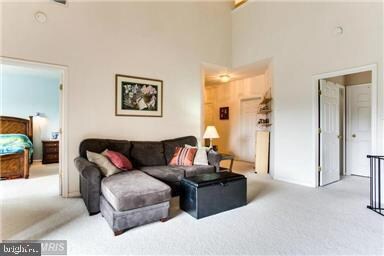 11310 Westbrook Mill Ln unit 304, Fairfax, VA 22030 - photo 2