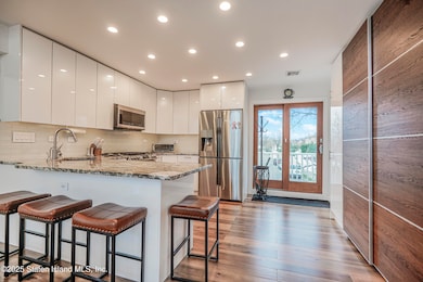 (7) KITCHEN - BALCONY