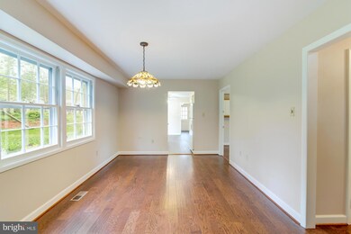 4514 Mill Point Ct, Fairfax, VA 22033 - photo 7