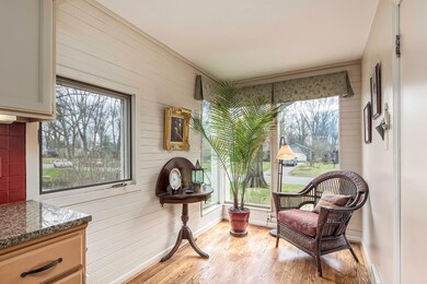 Kitchen sitting area