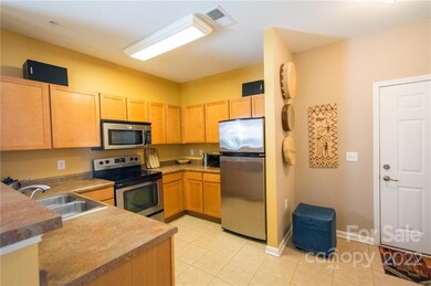 518 Appeldoorn Cir unit 518, Asheville, NC 28803 - photo 3