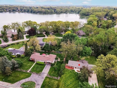 2365 Middlebelt Rd, West Bloomfield, MI 48324 - photo 3