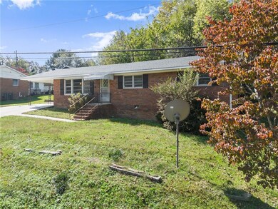 574 S Sage St, Toccoa, GA 30577 - photo 3