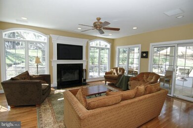 9727 Cinnamon Creek Dr, Vienna, VA 22182 - photo 2