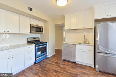 1667 Parkcrest Cir unit 200, Reston, VA 20190 - photo 2