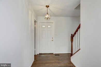 18135 Tompkins Ct, Dumfries, VA 22026 - photo 3