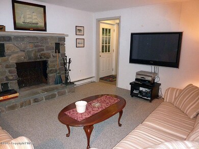 2439 Overlook Ln, Pocono Pines, PA 18350 - photo 7