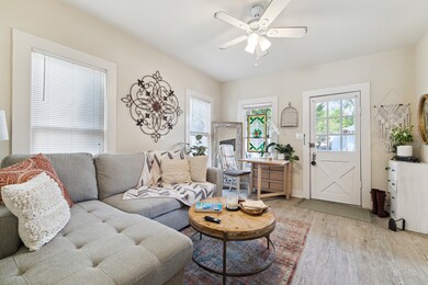 909 Harvard St, Houston, TX 77008 - photo 4