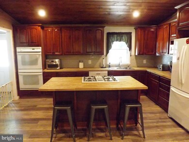 348 Ponds Ct, Berkeley Springs, WV 25411 - photo 7