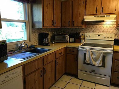 15 Harding St, West Warwick, RI 02893 - photo 5