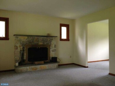 1034 Dickerson Rd, North Wales, PA 19454 - photo 4