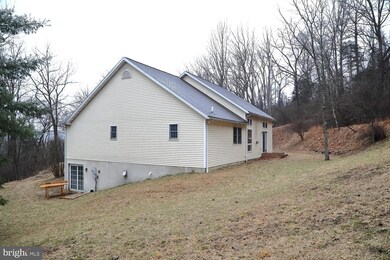1047 Green Hills Rd, Birdsboro, PA 19508 - photo 2