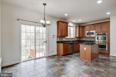 19237 Potomac Crest Dr, Triangle, VA 22172 - photo 5