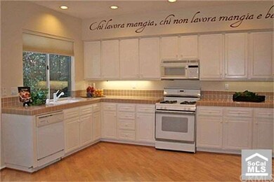 Bright, Spacious Kitchen