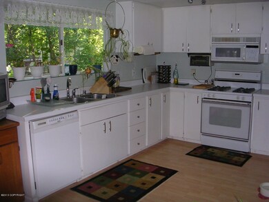 Kitchen photo 1