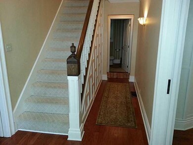 Entry/Foyer.
