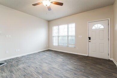 019-photo-living-room-13592975