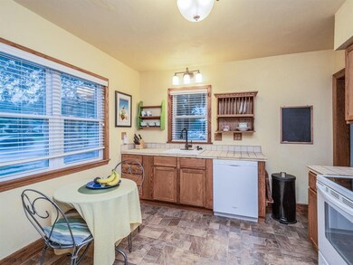 5021 Hickman Rd, Des Moines, IA 50310 - photo 5