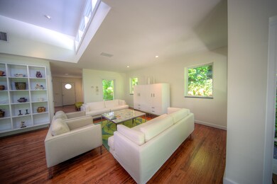 1131 Johnson St-28