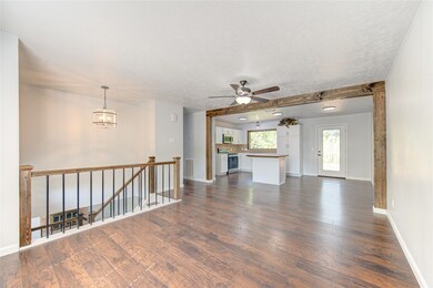 236 E Castle Harbour Dr, Friendswood, TX 77546 - photo 4