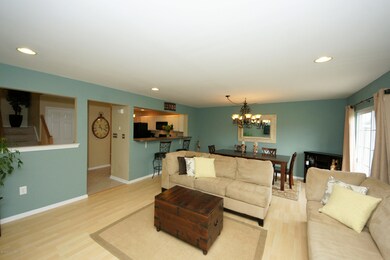 5-Living Room-131 Medinah Ct