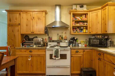 6-web-or-mls-1176NMainSt (6)