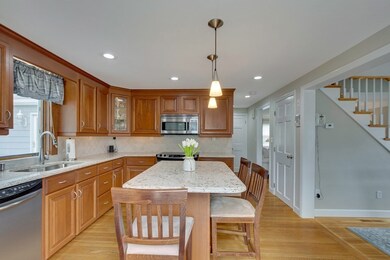 8 Frances Rd, Woburn, MA 01801 - photo 4
